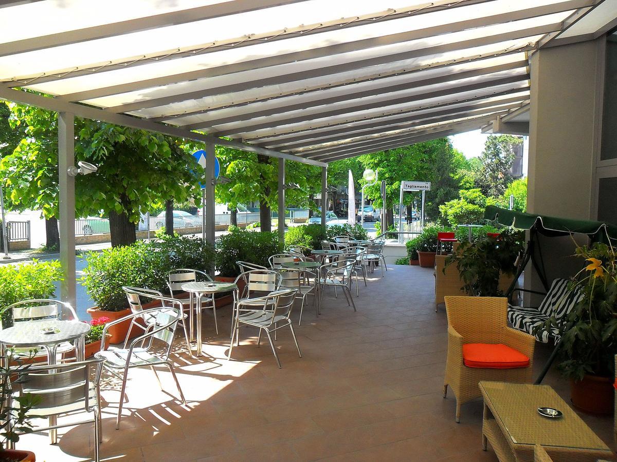 Hotel Etoile Rimini Exteriör bild