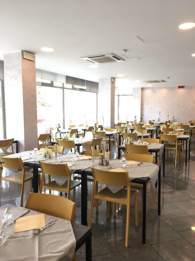 Hotel Etoile Rimini Exteriör bild