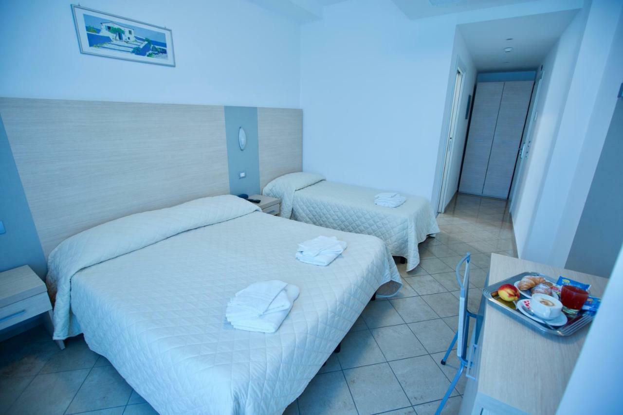 Hotel Etoile Rimini Exteriör bild